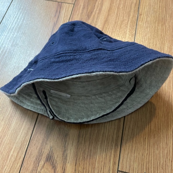 Baby Gap Reversible Bucket Hat - Picture 4 of 5